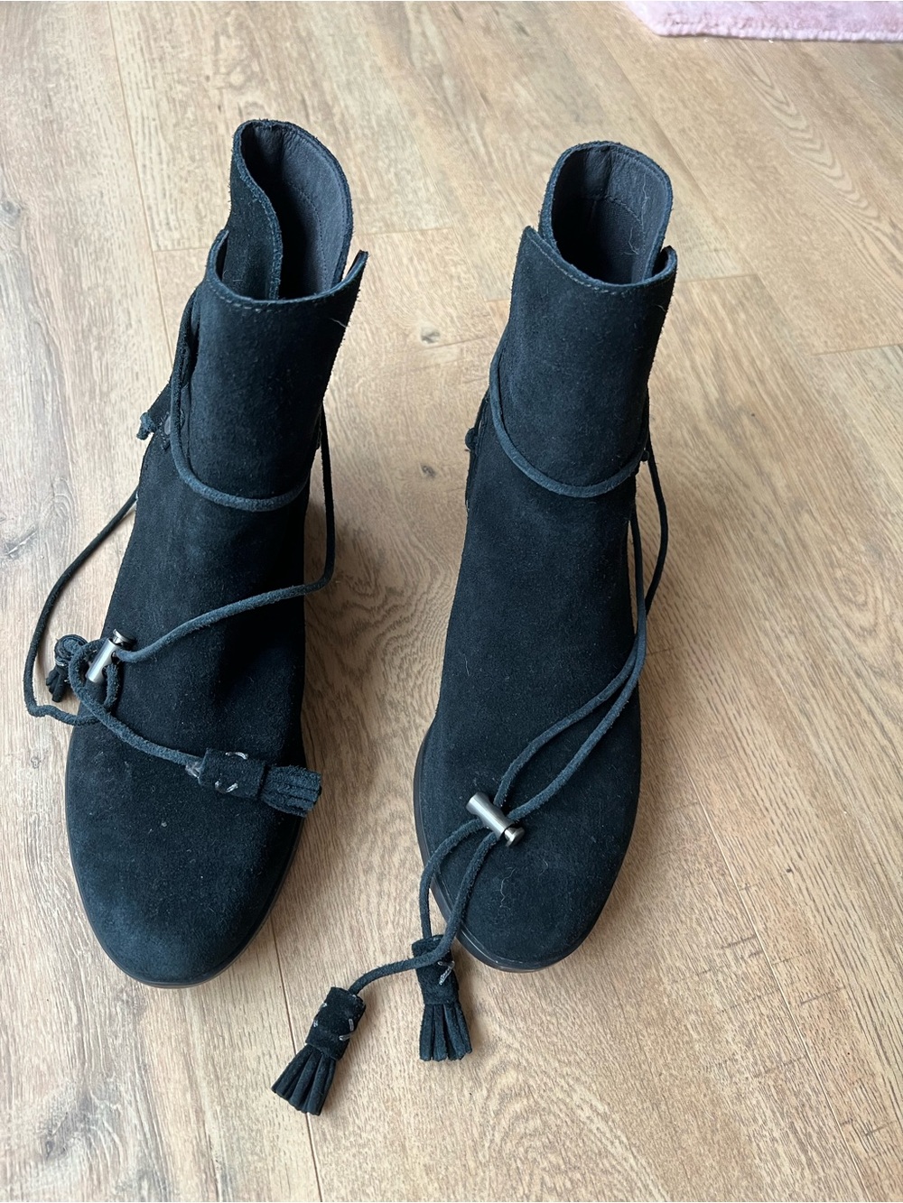 NWOT Sorel Feather Farah Ankle Suede Boot